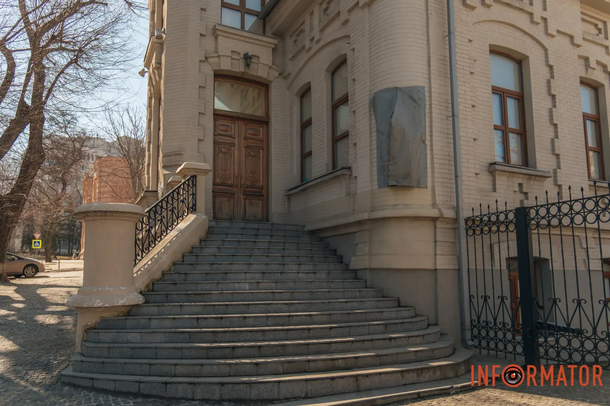 У Дніпрі планують демонтувати барельєф з Леонідом Брежнєвим 6