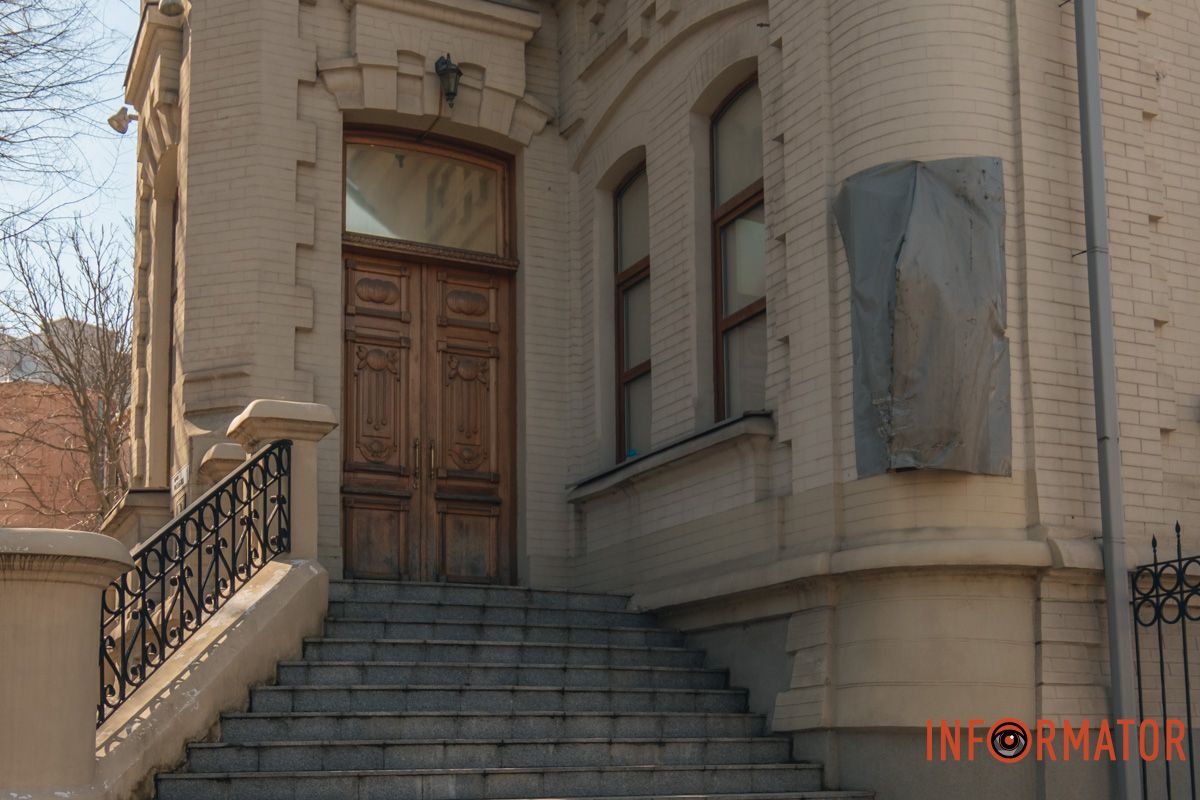 У Дніпрі планують демонтувати барельєф з Леонідом Брежнєвим 5