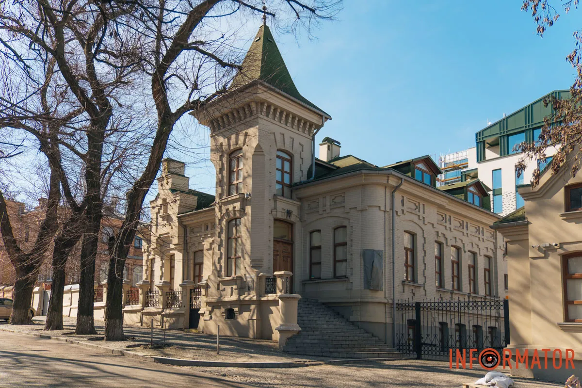 У Дніпрі планують демонтувати барельєф з Леонідом Брежнєвим 11