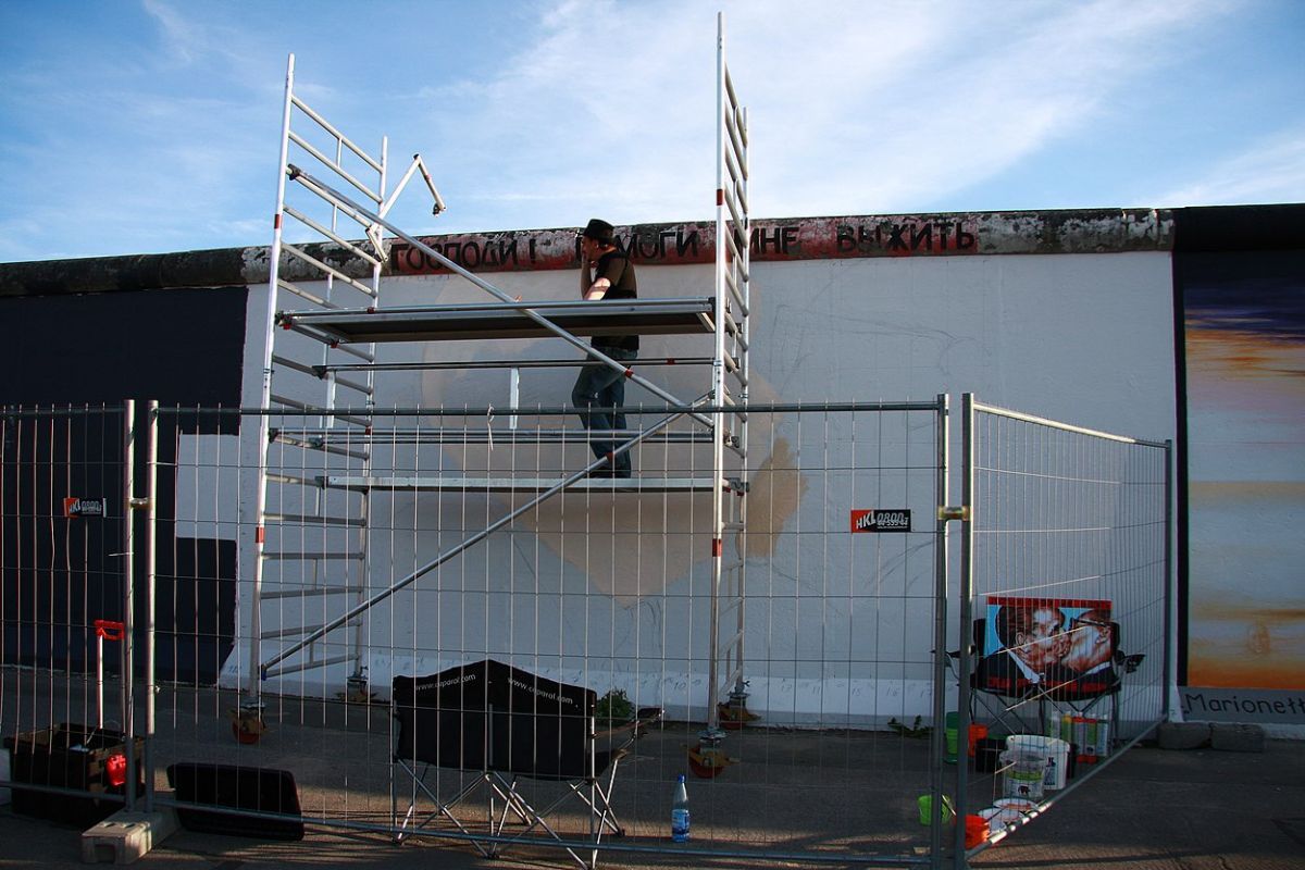 Процес відновлення малюнку у 2009 році