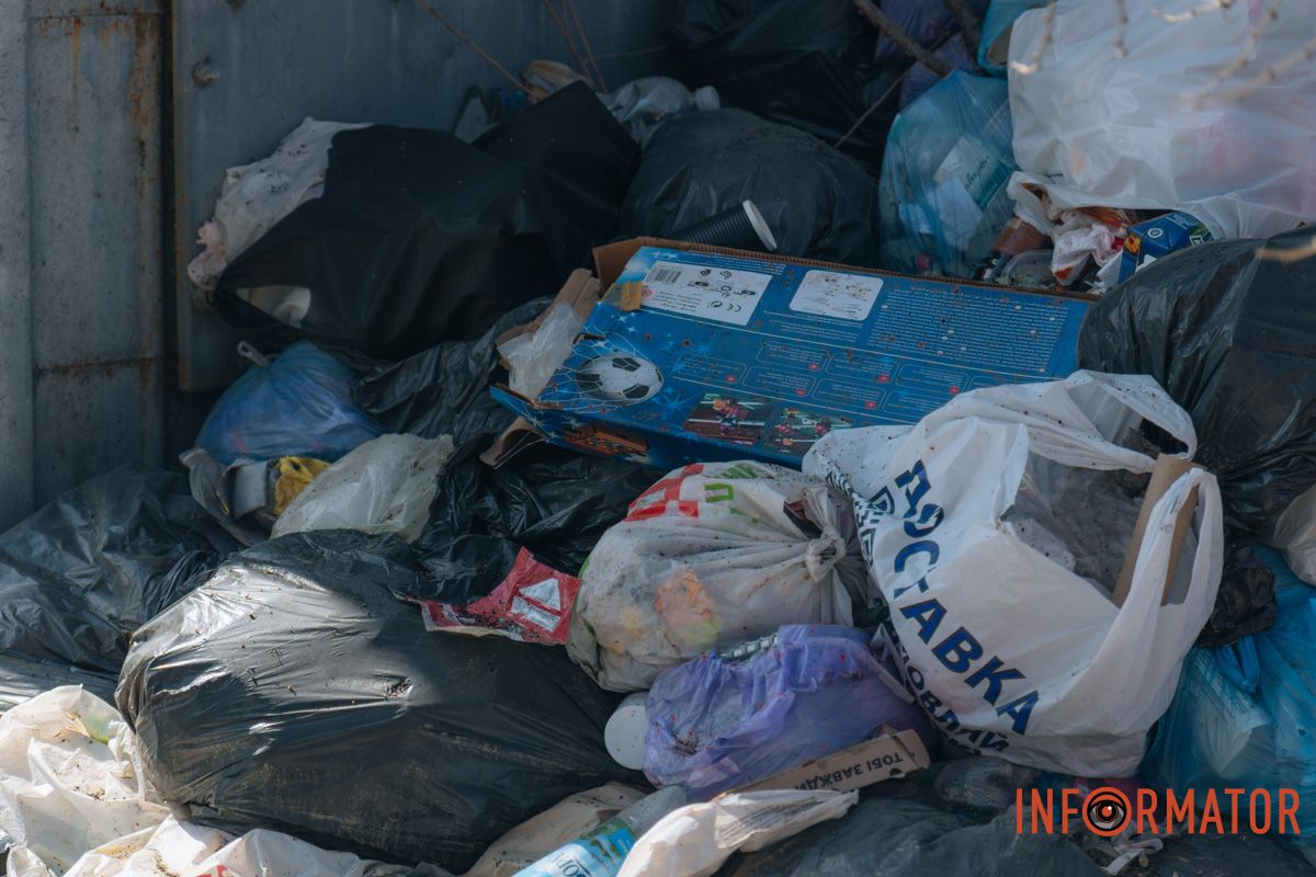 Проблема с вывозом мусора не решается в Днепре годами