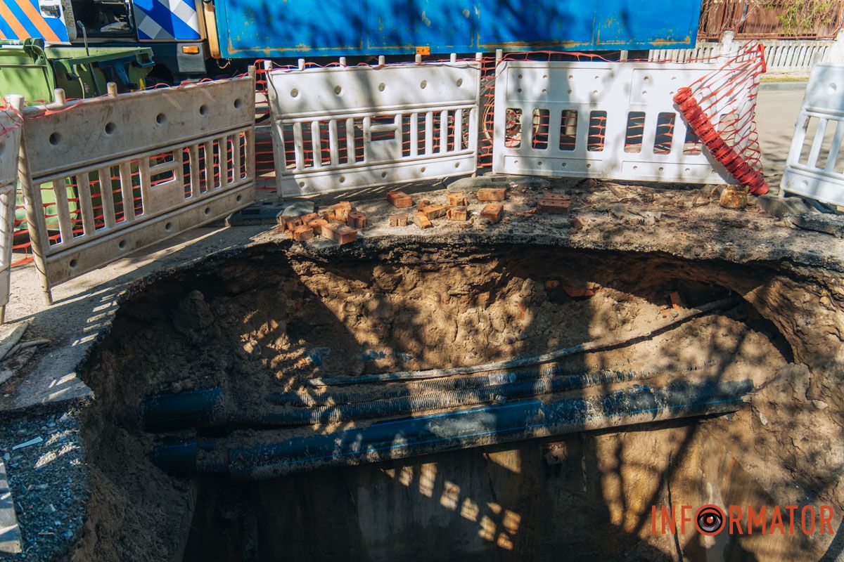 Як у Дніпрі просувається ремонт дороги на Перемозі, де провалився під землю сміттєвоз 7