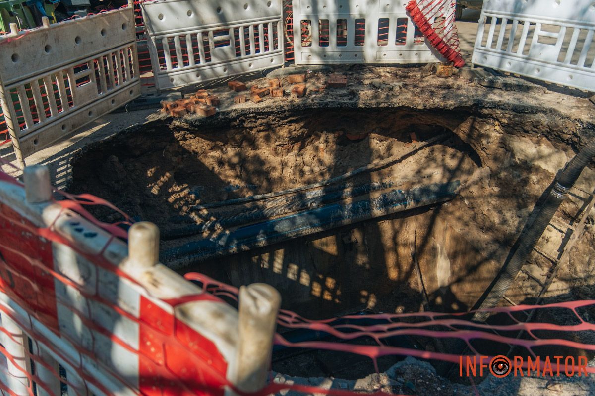 Як у Дніпрі просувається ремонт дороги на Перемозі, де провалився під землю сміттєвоз 12