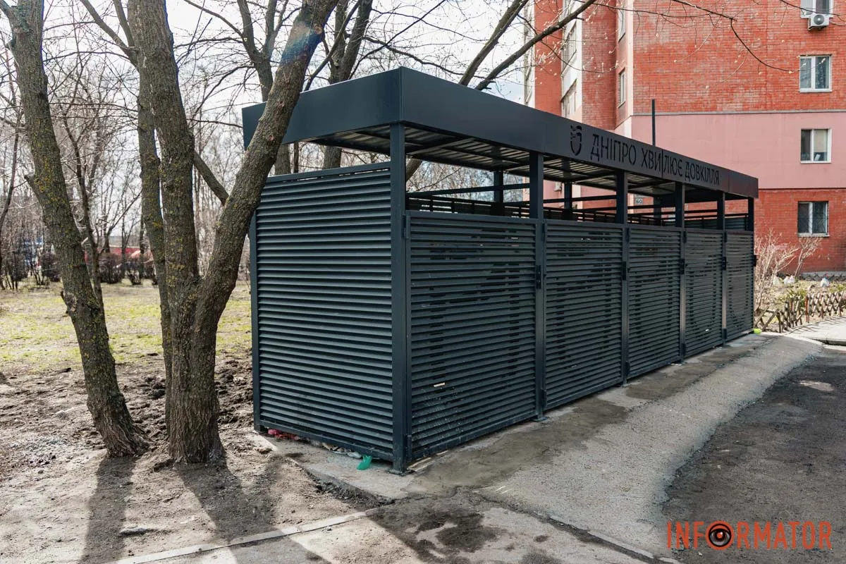 Поблизу будинку №60