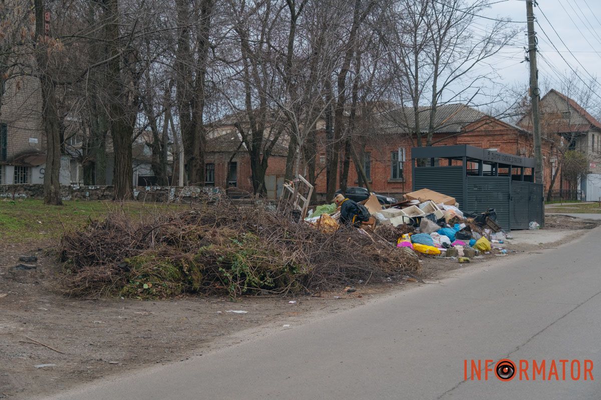 У Дніпрі на Січових Стрільців з’явилися захисні бокси для сміття: як вони виконують свої функції 1