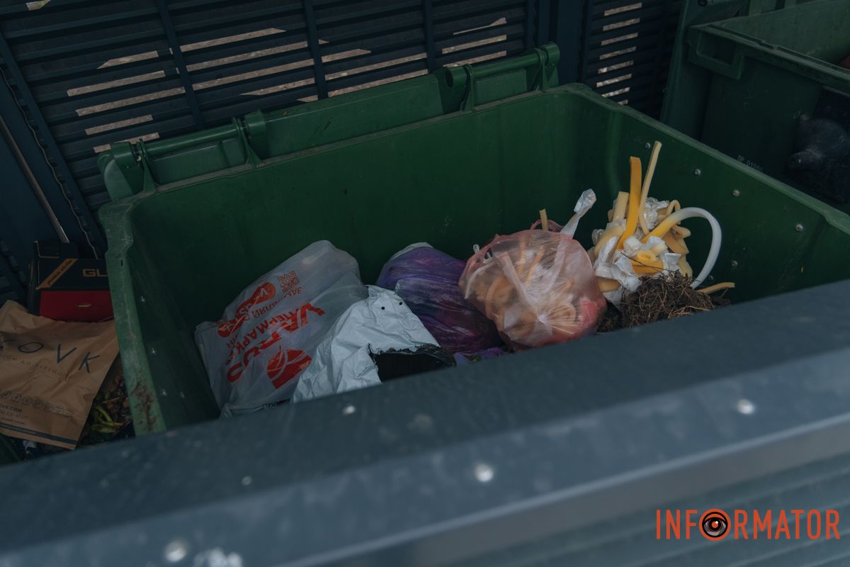 У Дніпрі на Січових Стрільців з’явилися захисні бокси для сміття: як вони виконують свої функції 4