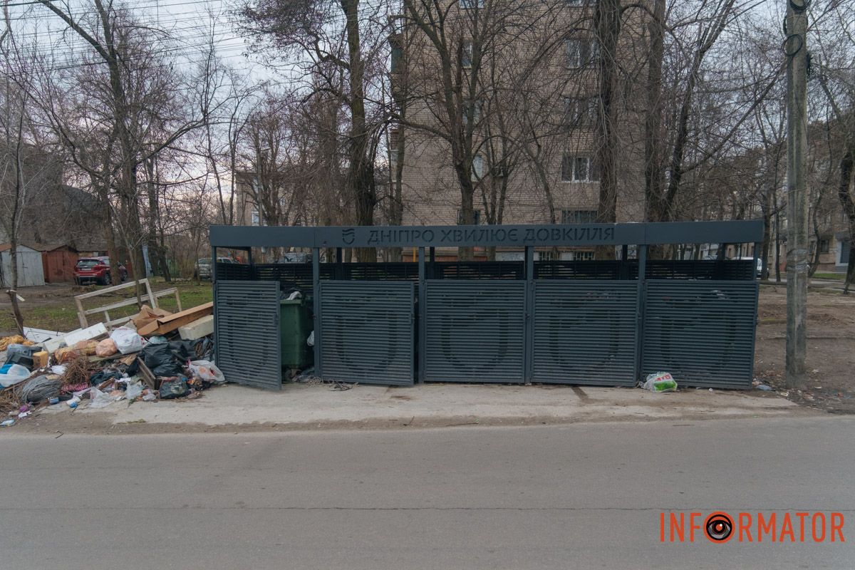 У Дніпрі на Січових Стрільців з’явилися захисні бокси для сміття: як вони виконують свої функції 3