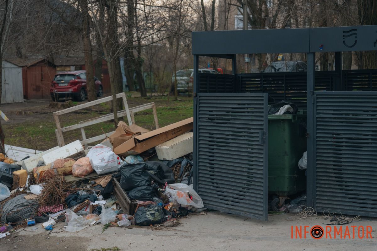 У Дніпрі на Січових Стрільців з’явилися захисні бокси для сміття: як вони виконують свої функції 2