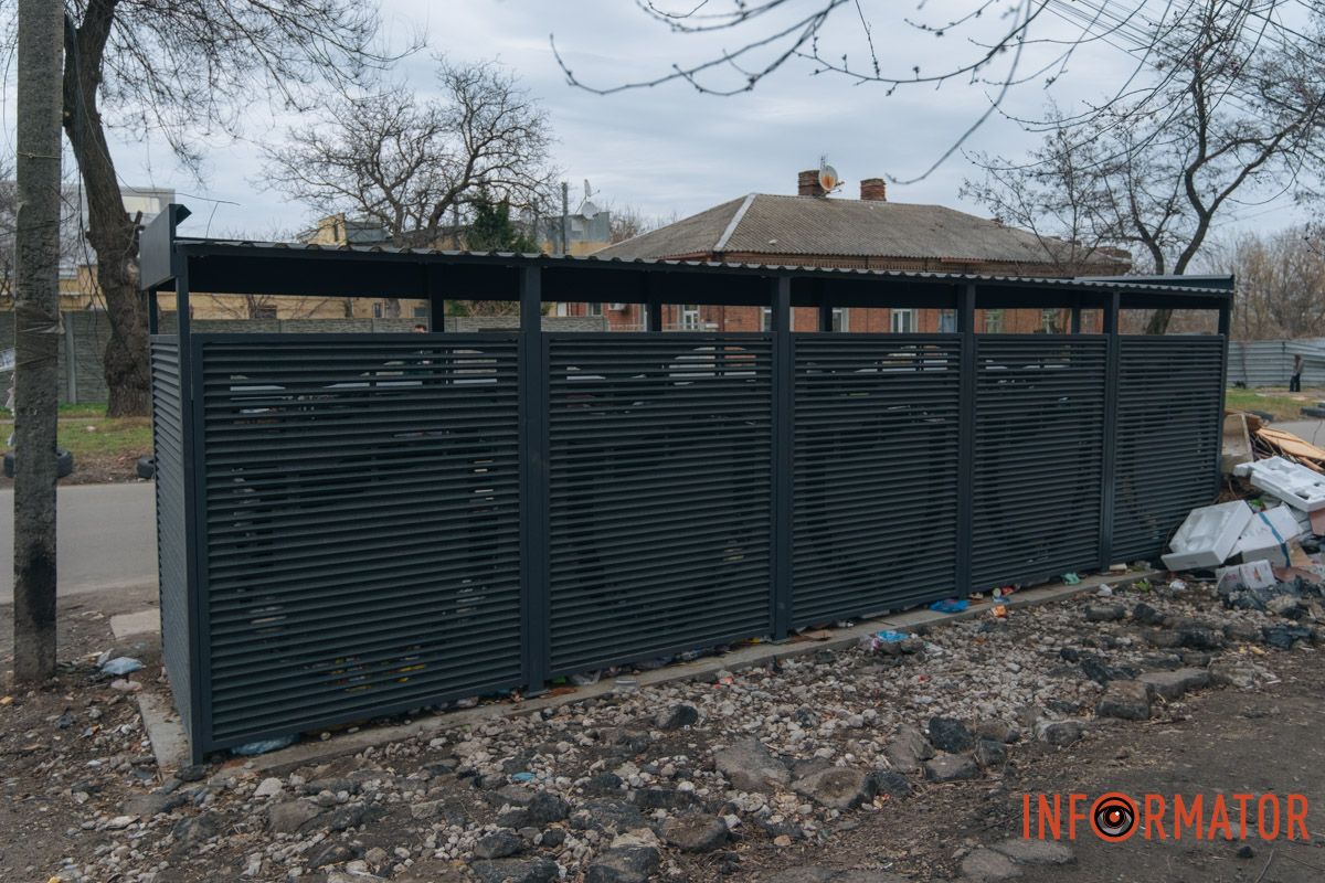 У Дніпрі на Січових Стрільців з’явилися захисні бокси для сміття: як вони виконують свої функції 11