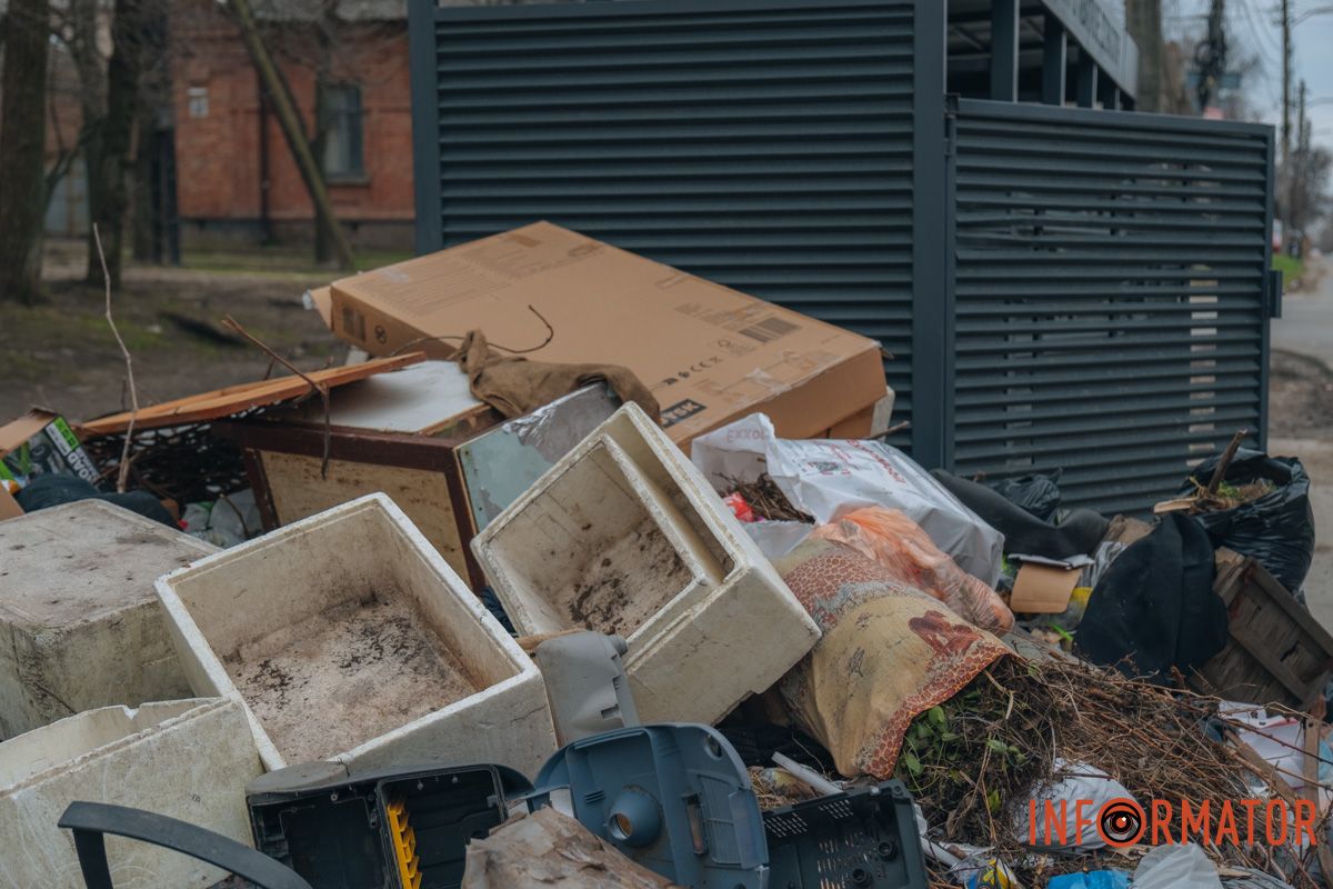 У Дніпрі на Січових Стрільців з’явилися захисні бокси для сміття: як вони виконують свої функції 10