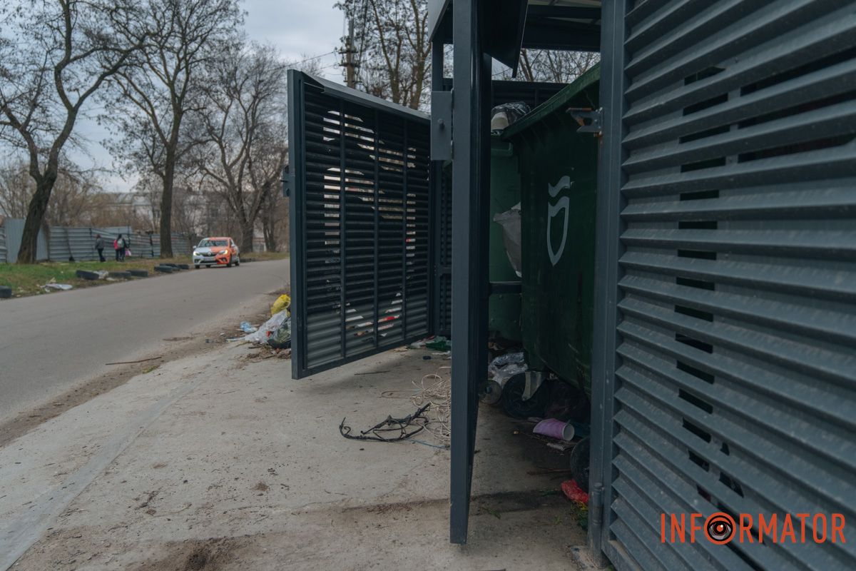 У Дніпрі на Січових Стрільців з’явилися захисні бокси для сміття: як вони виконують свої функції 12