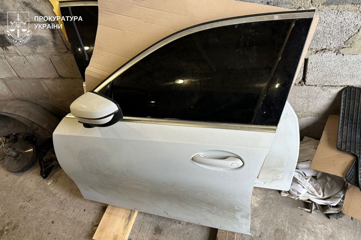 Двое жителей Днепра за несколько месяцев нанесли ущерб автовладельцам почти на 2,5 миллиона гривен Двое жителей Днепра за несколько месяцев нанесли ущерб автовладельцам почти на 2,5 миллиона гривен