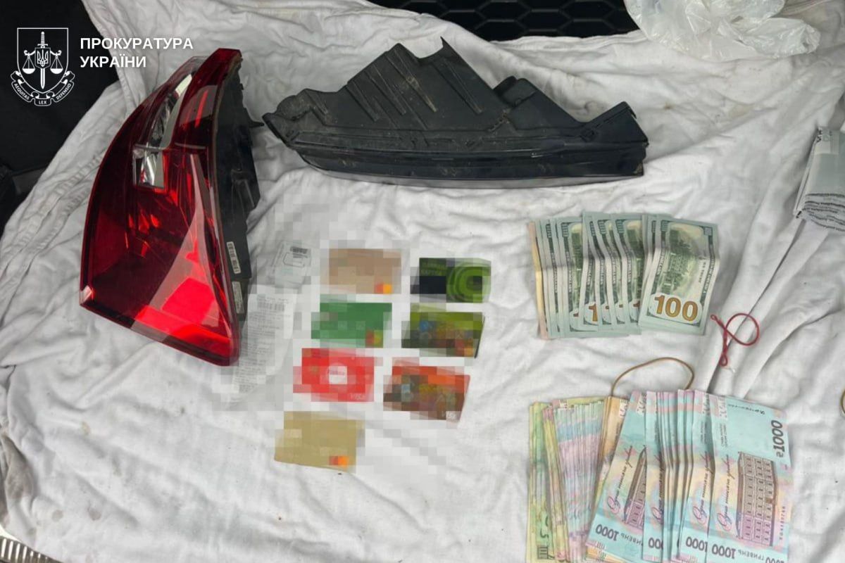 Похищенные детали перевозили к месту жительства одного из них в Днепре, а затем транспортировали в Кривой Рог, где продавали через СТО Похищенные детали перевозили к месту жительства одного из них в Днепре, а затем транспортировали в Кривой Рог, где продавали через СТО