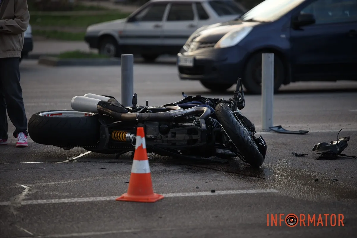 Сюди приїхали правоохоронці та медики