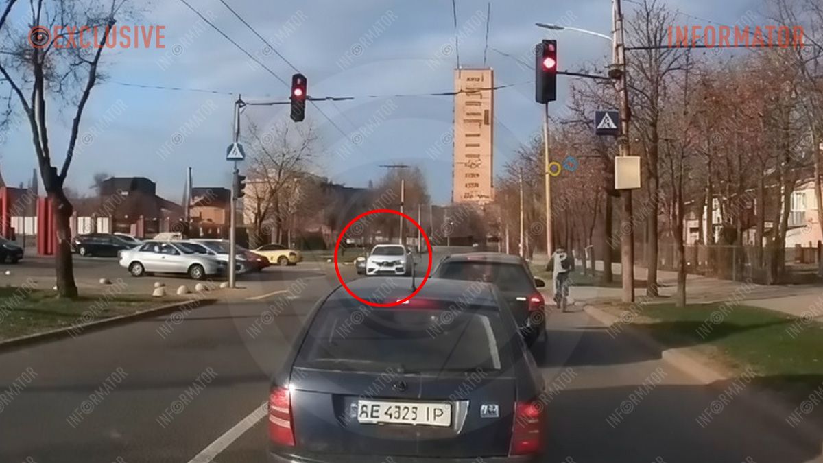 У Кривому Розі Mazda на швидкості в'їхала в Renault, загинуло дві людини: відео моменту події