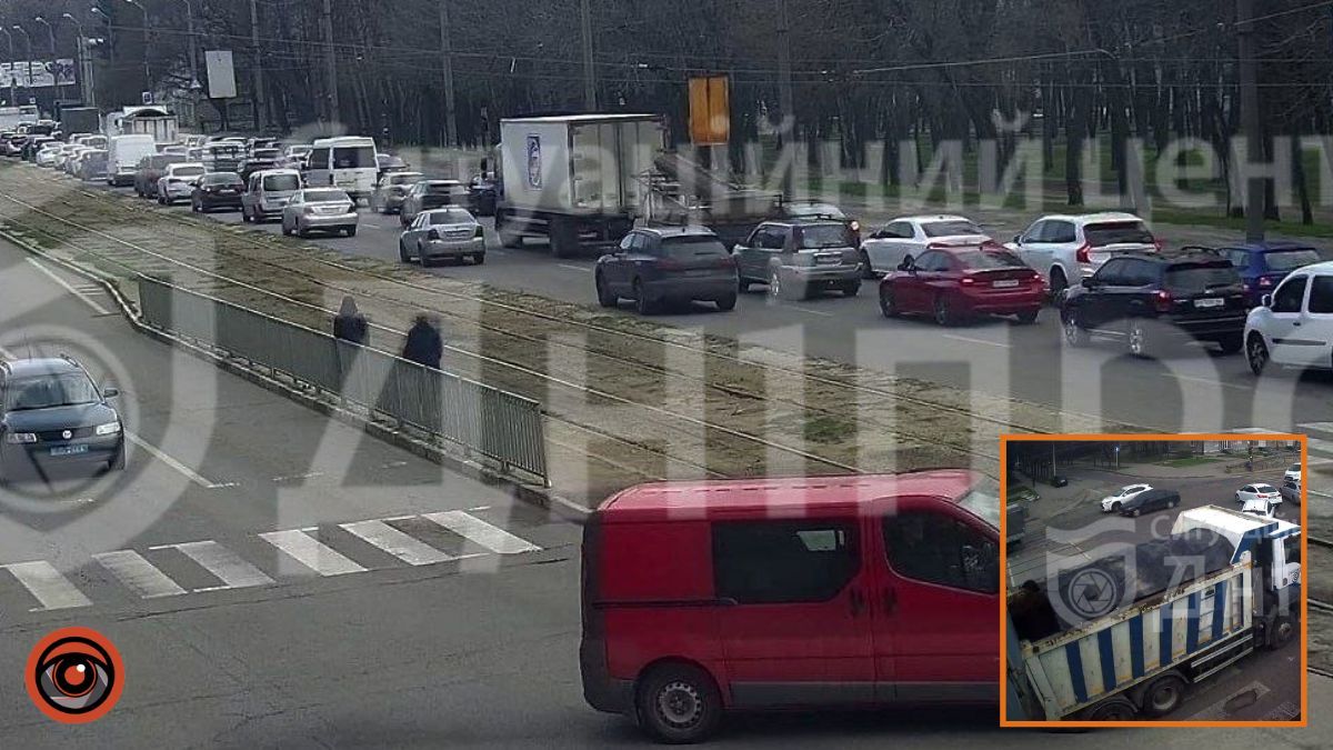 У Дніпрі на проспекті Богдана Хмельницького утворився затор: причина