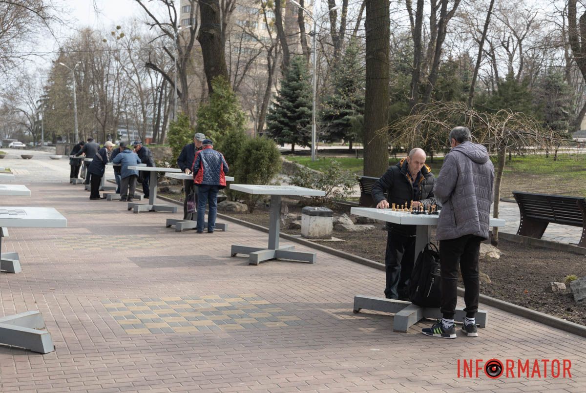 Справжнє цвітіння ще попереду: у Дніпрі весна завітала у парк Шевченка 16