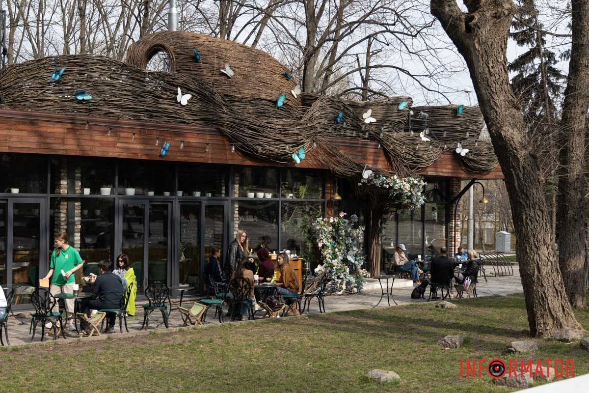 Справжнє цвітіння ще попереду: у Дніпрі весна завітала у парк Шевченка 19