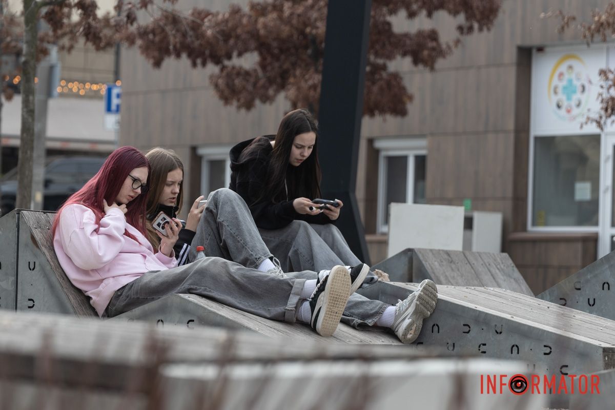 Справжнє цвітіння ще попереду: у Дніпрі весна завітала у парк Шевченка 17