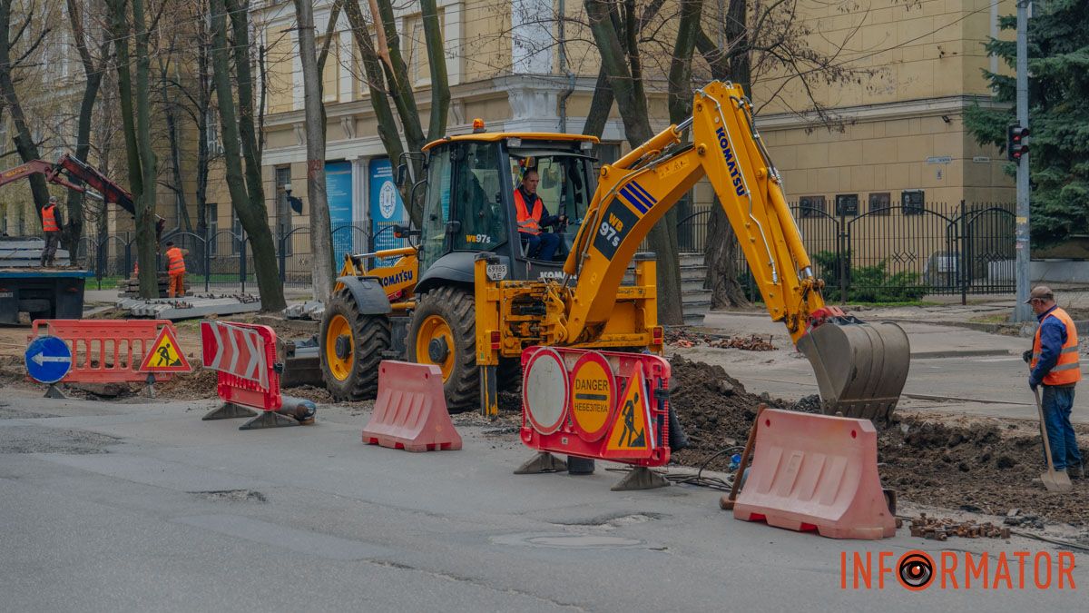 У Дніпрі на перехресті проспекту Науки та вулиці Паторжинського ремонтують трамвайну колію