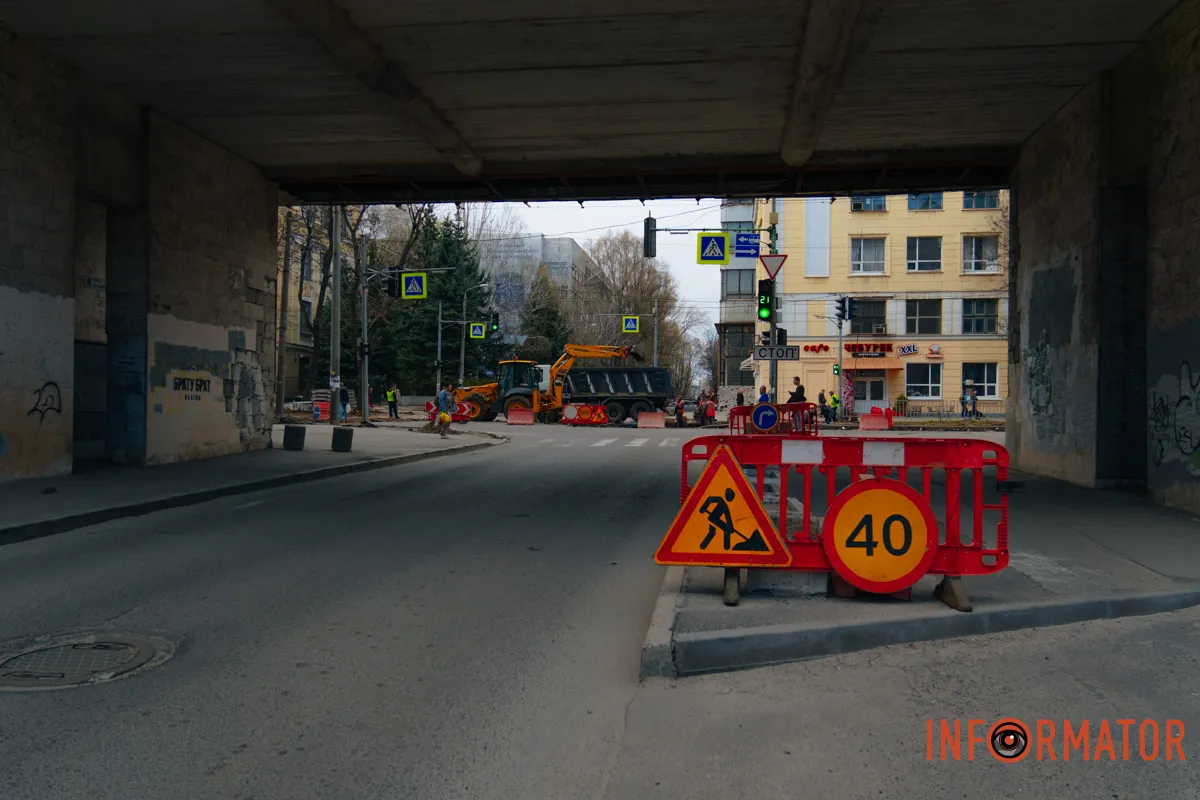 У суботу, 4 квітня на проспекті Науки, в районі перехрестя з вулицею Паторжинського, ремонтували трамвайну колію