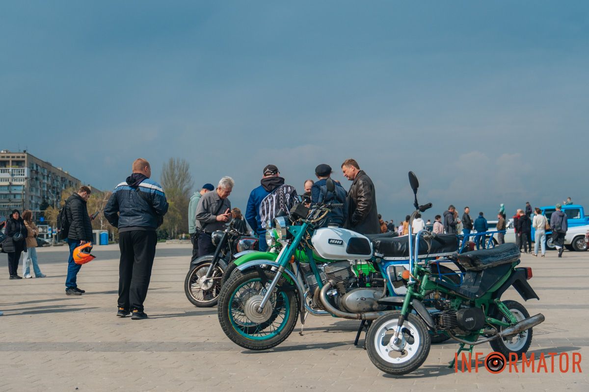 Також тут виставили декілька мотоциклів Також тут виставили декілька мотоциклів