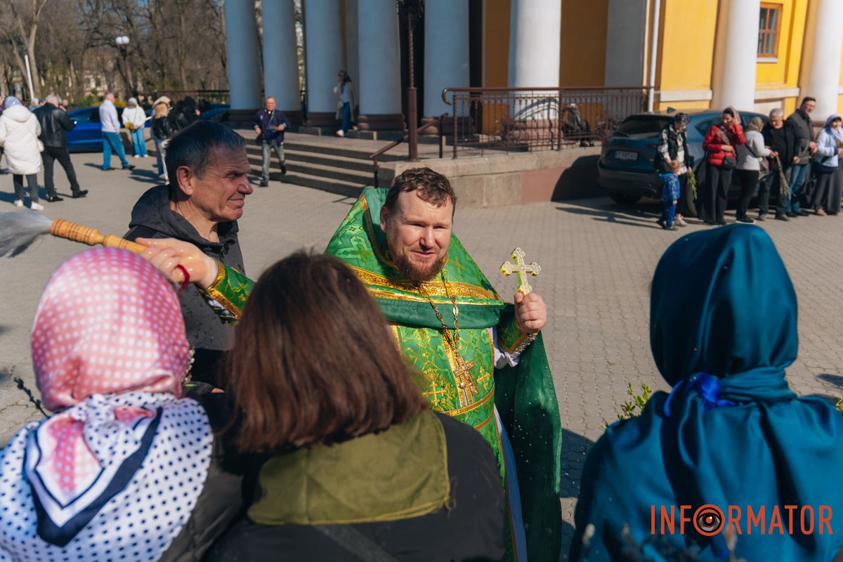 Данный праздник на многих языках мира называется еще Пальмовым воскресеньем
