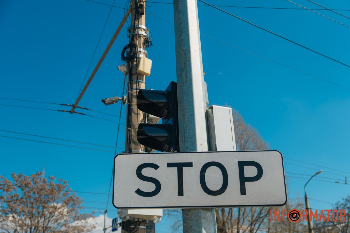 Транспортні світлофори на опорах Транспортні світлофори на опорах