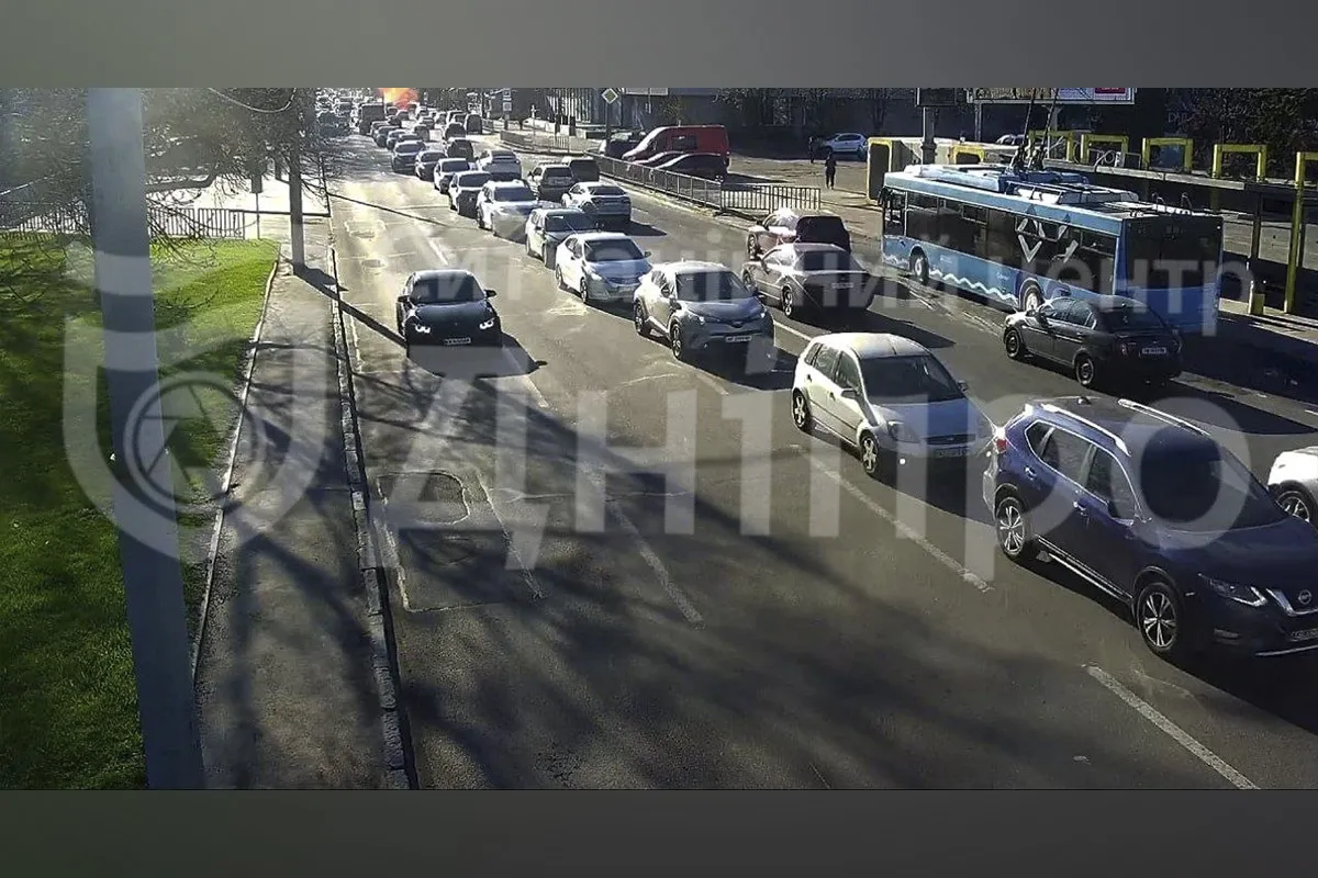 Заезд на Новый мост осуществляется со второго ряда