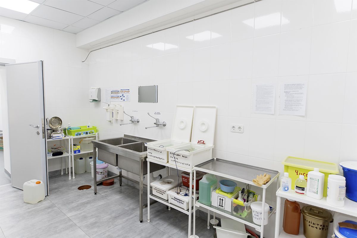 У пріоритеті – ті, хто надає допомогу пораненим, як цивільним, так і військовим «Інтерпайп» Пінчука системно допомагає медзакладам Дніпропетровської області 3