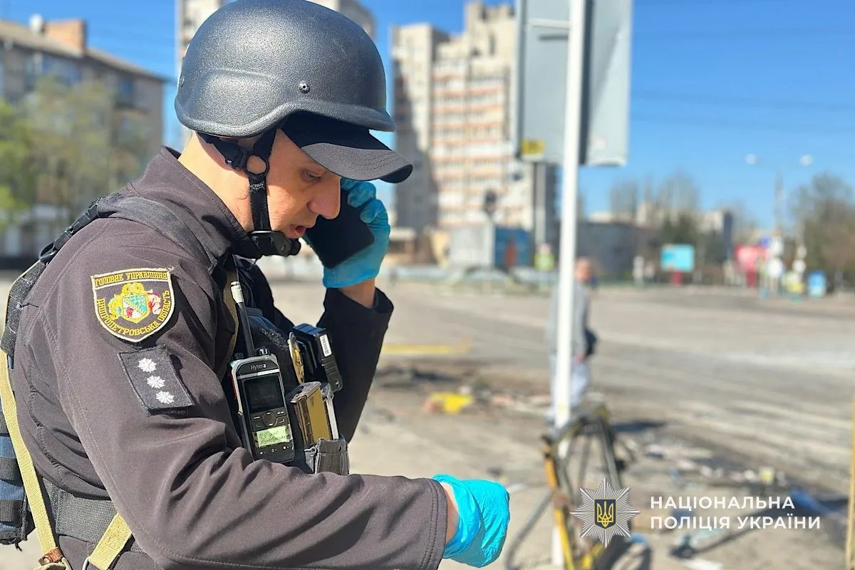 Постраждали ще 16 людей «Терор проти людей і життя»: Зеленський відреагував на удар FPV-дрона по автобусу у Нікополі, кількість загиблих зросла 3