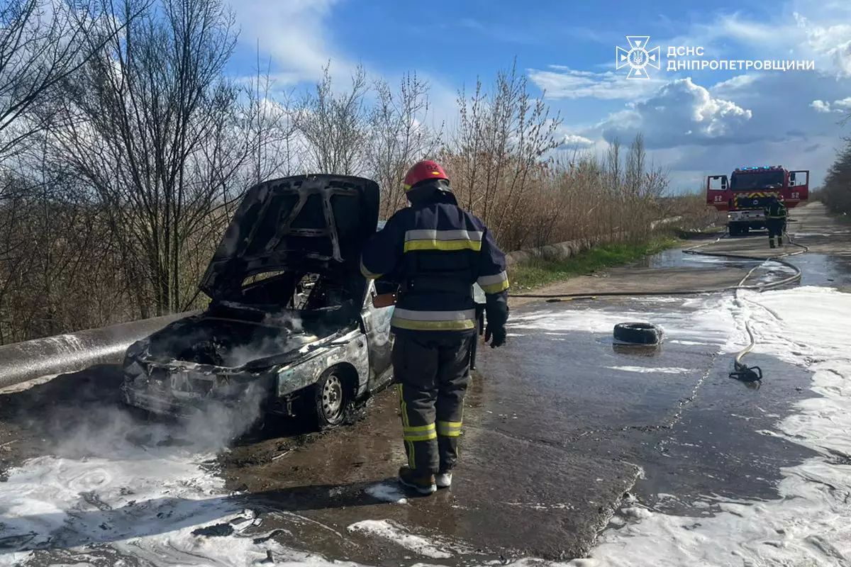 Водитель успел покинуть автомобиль до прибытия спасателей