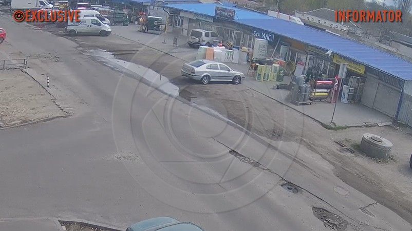 Відео моменту: у Дніпрі на Великій Діївській Mitsubishi вʼїхав у магазин, постраждав чоловік