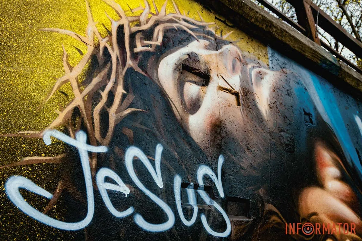 Під час створення малюнку автор наче бачив зі сторони, на що пішов Ісус та що він пережив