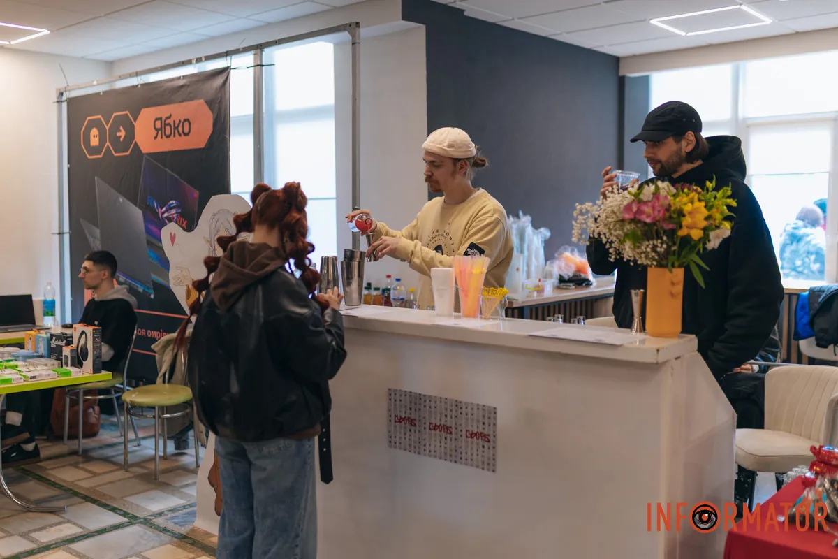 Маленький осередок Японії: у Дніпрі відбувся атмосферний захід з аніме та косплею, шукай себе на фото Інформатора 5