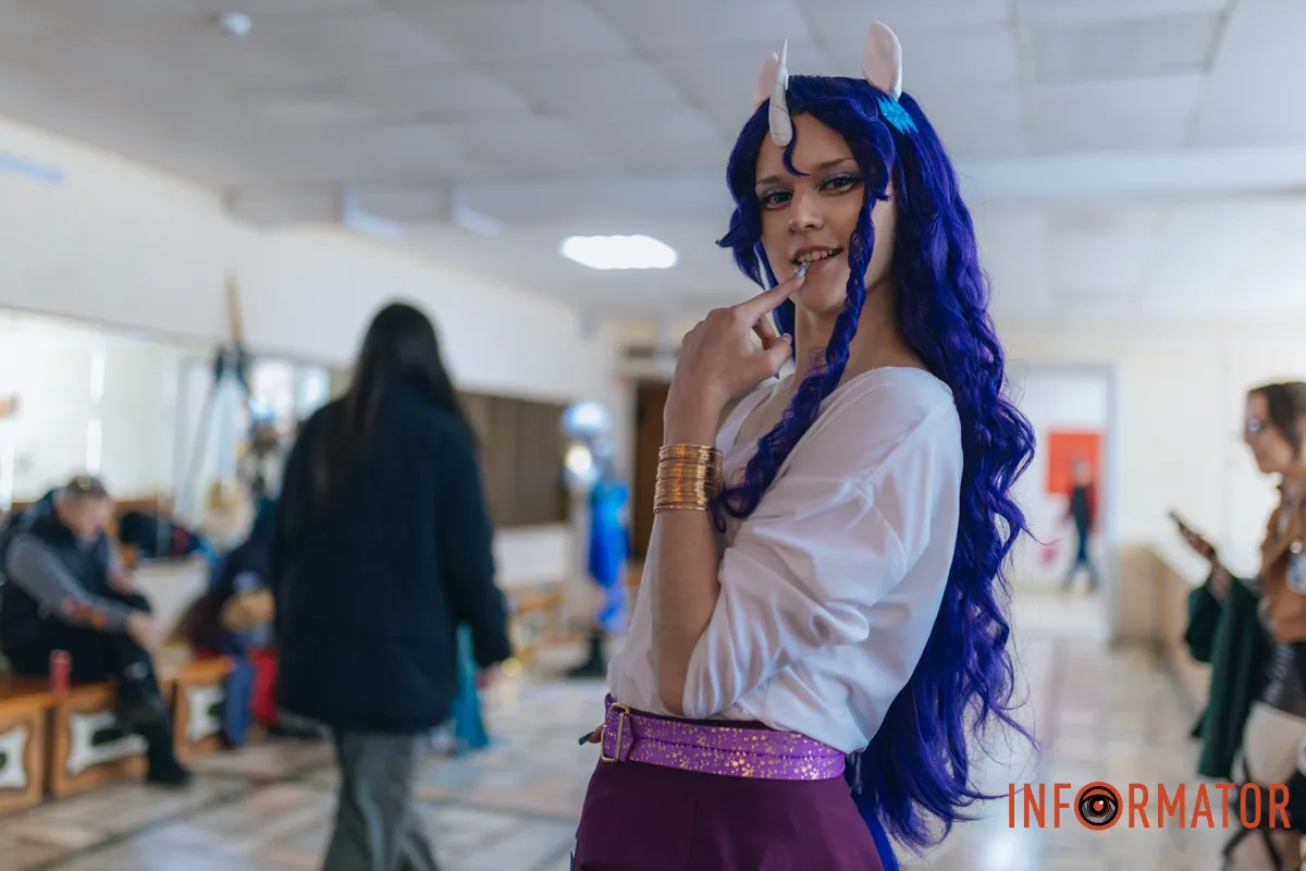 Маленький осередок Японії: у Дніпрі відбувся атмосферний захід з аніме та косплею, шукай себе на фото Інформатора 16