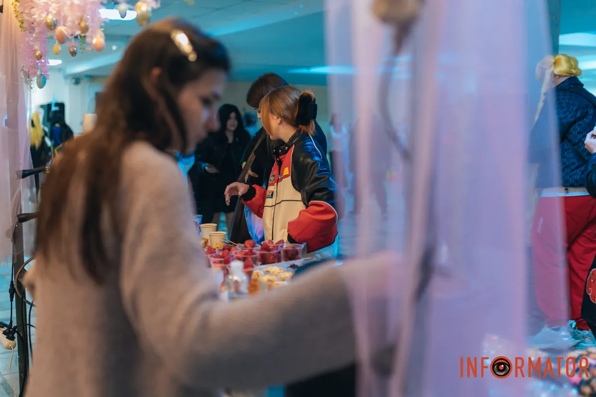 Маленький осередок Японії: у Дніпрі відбувся атмосферний захід з аніме та косплею, шукай себе на фото Інформатора 15