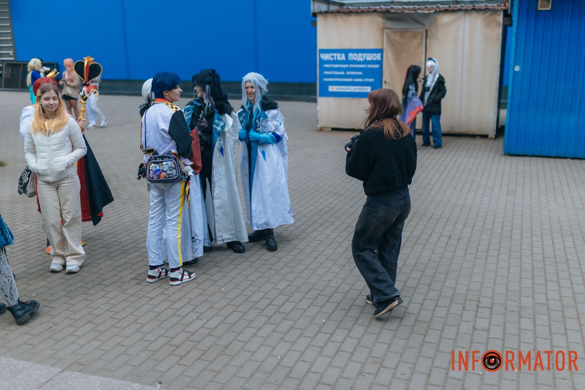 Маленький осередок Японії: у Дніпрі відбувся атмосферний захід з аніме та косплею, шукай себе на фото Інформатора 17
