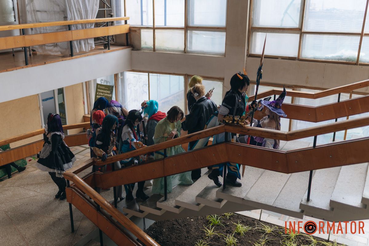 Маленький осередок Японії: у Дніпрі відбувся атмосферний захід з аніме та косплею, шукай себе на фото Інформатора 22