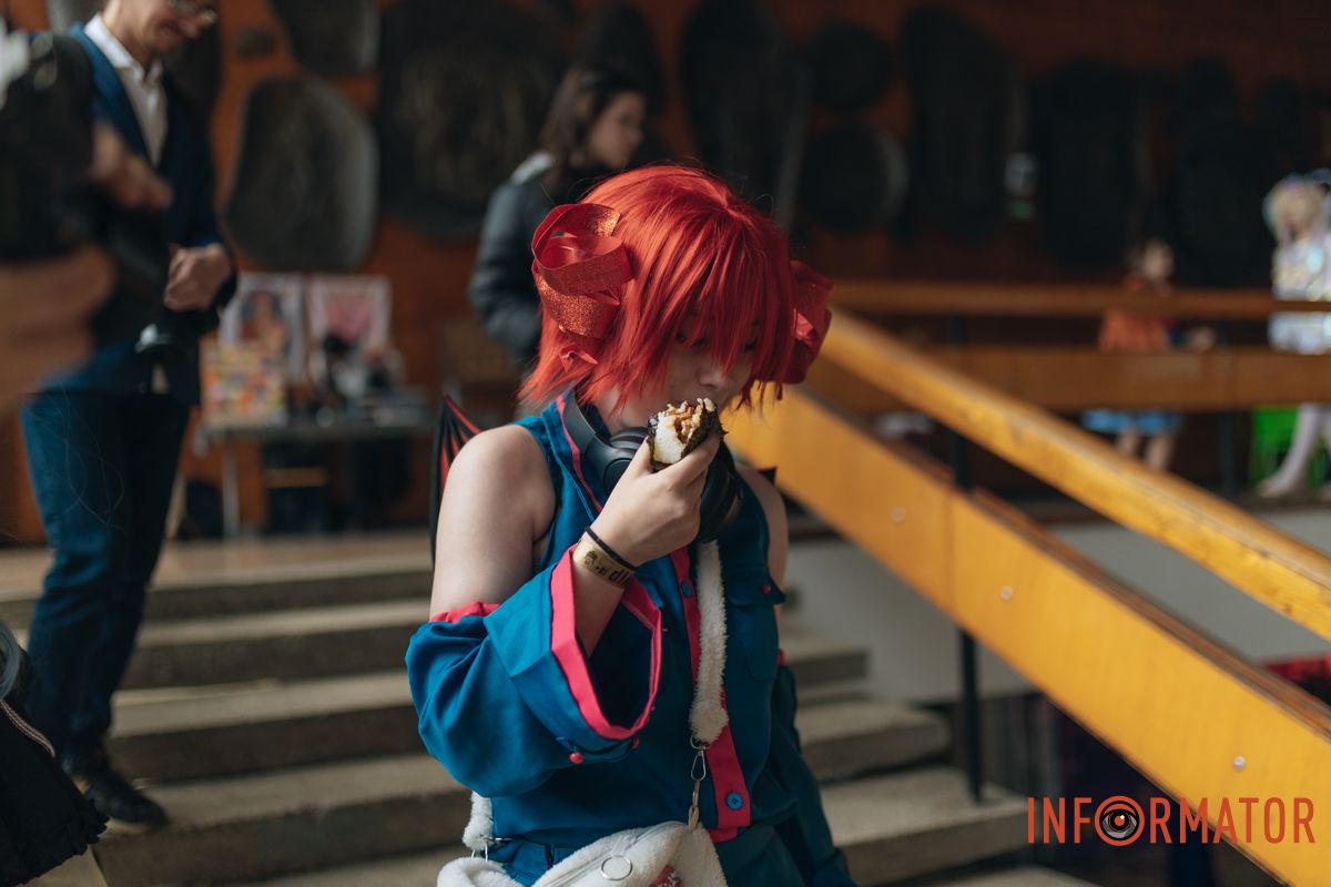 Маленький осередок Японії: у Дніпрі відбувся атмосферний захід з аніме та косплею, шукай себе на фото Інформатора 36