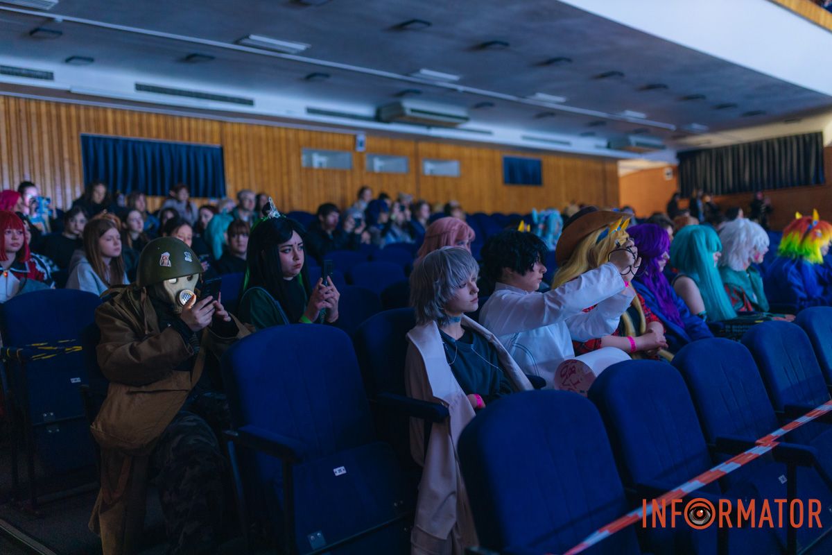 Маленький осередок Японії: у Дніпрі відбувся атмосферний захід з аніме та косплею, шукай себе на фото Інформатора 57