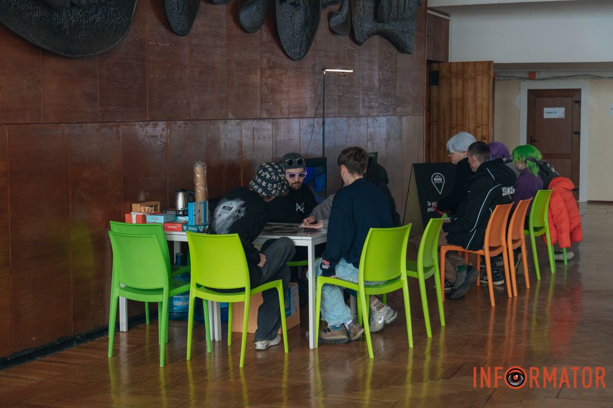 Маленький осередок Японії: у Дніпрі відбувся атмосферний захід з аніме та косплею, шукай себе на фото Інформатора 55