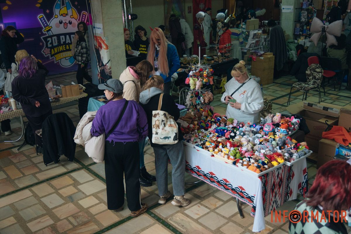 Маленький осередок Японії: у Дніпрі відбувся атмосферний захід з аніме та косплею, шукай себе на фото Інформатора 58
