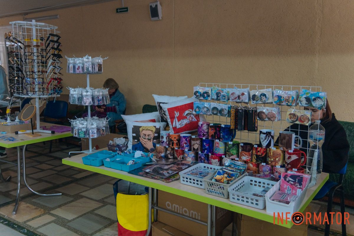 Маленький осередок Японії: у Дніпрі відбувся атмосферний захід з аніме та косплею, шукай себе на фото Інформатора 62