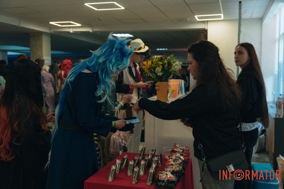 Маленький осередок Японії: у Дніпрі відбувся атмосферний захід з аніме та косплею, шукай себе на фото Інформатора 61