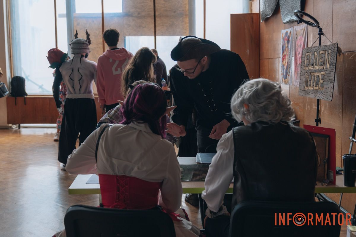 Маленький осередок Японії: у Дніпрі відбувся атмосферний захід з аніме та косплею, шукай себе на фото Інформатора 77