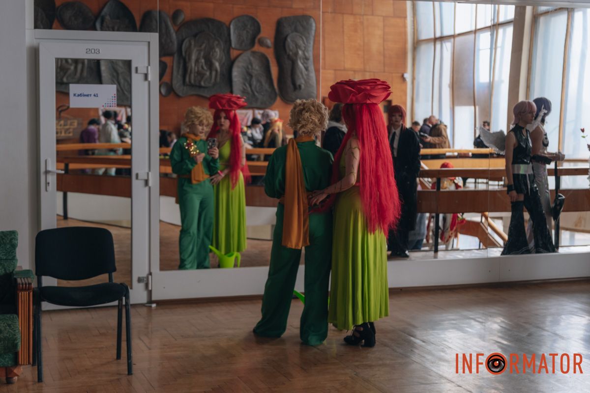 Маленький осередок Японії: у Дніпрі відбувся атмосферний захід з аніме та косплею, шукай себе на фото Інформатора 82