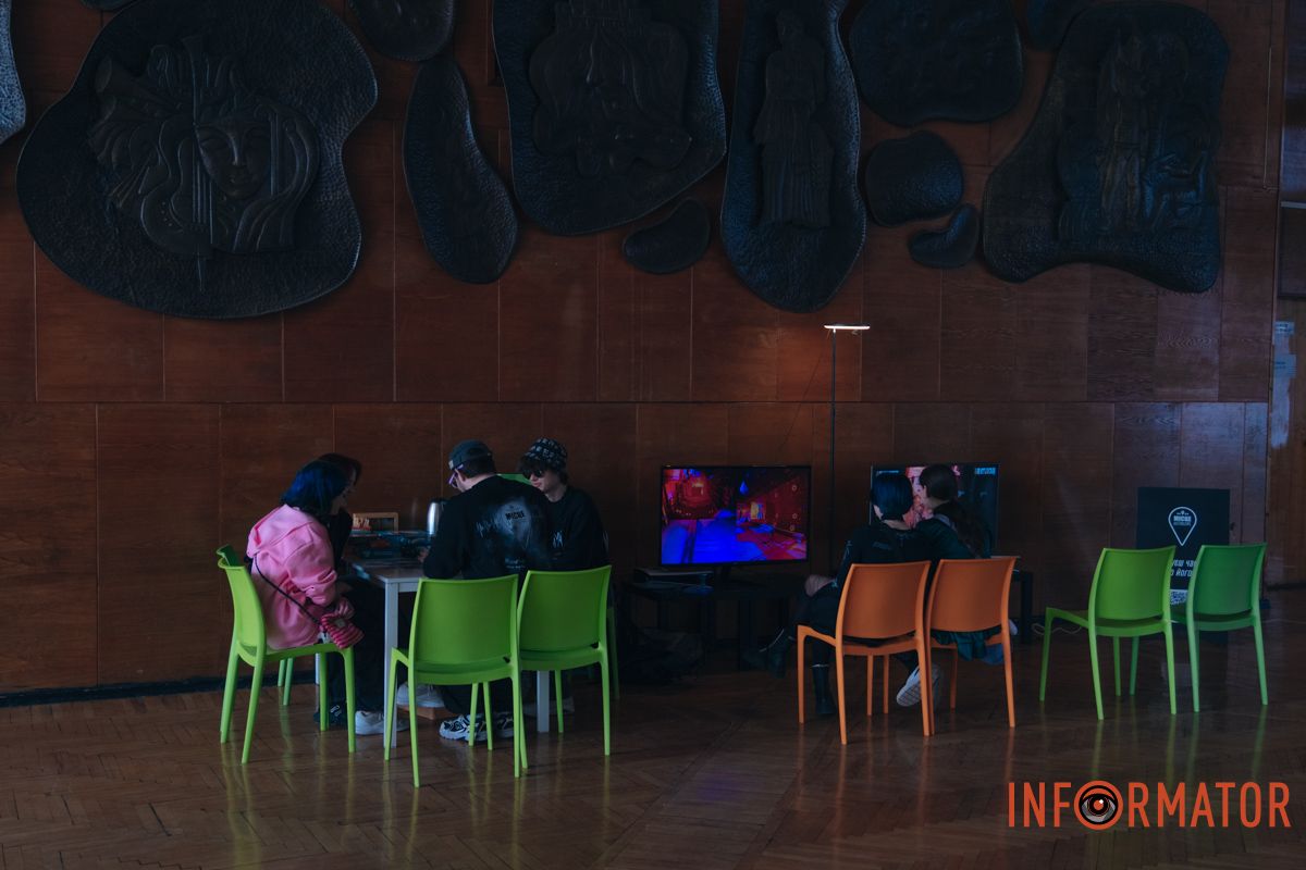 Маленький осередок Японії: у Дніпрі відбувся атмосферний захід з аніме та косплею, шукай себе на фото Інформатора 78