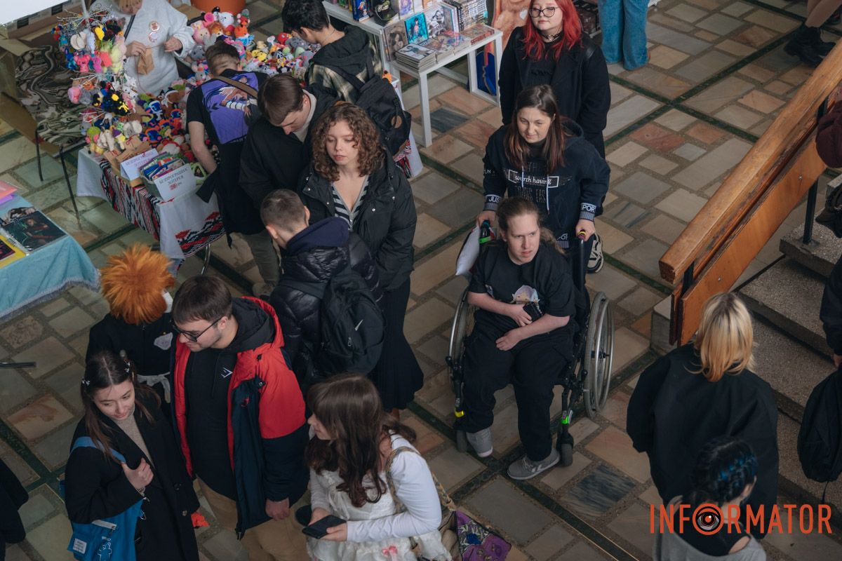 Маленький осередок Японії: у Дніпрі відбувся атмосферний захід з аніме та косплею, шукай себе на фото Інформатора 81