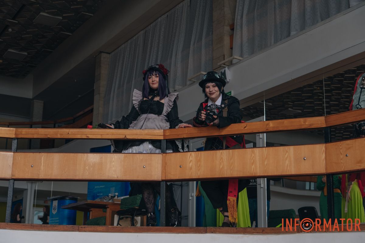 Маленький осередок Японії: у Дніпрі відбувся атмосферний захід з аніме та косплею, шукай себе на фото Інформатора 72